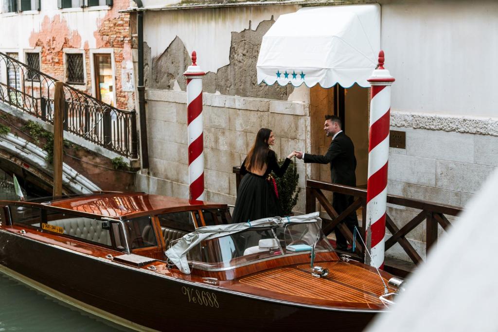 Hotel Al Ponte Dei Sospiri Image