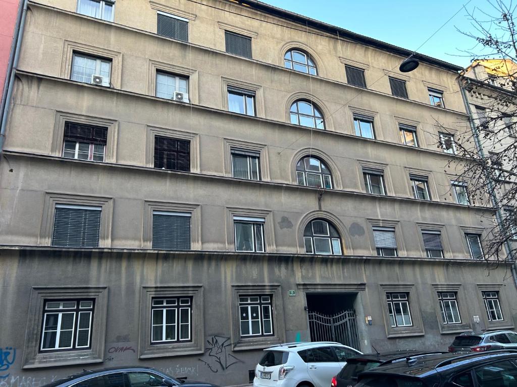 Central Residence 6