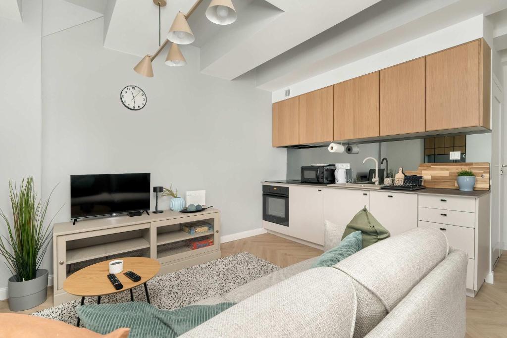 Przestronny Apartament z Biurkiem w Centrum Poznania Blisko Rynku i Parku by Noclegi Renters 5