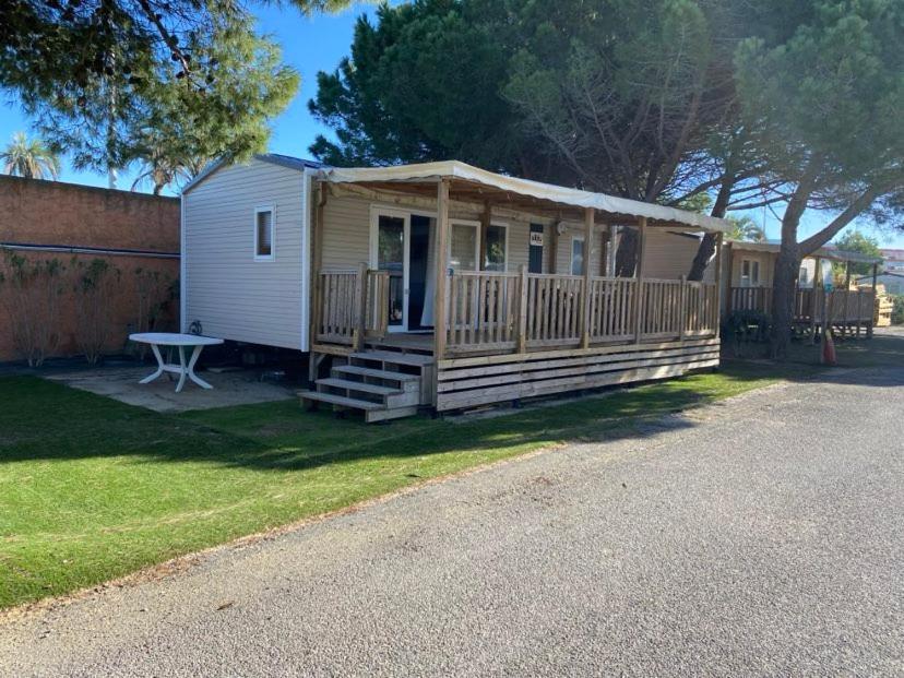 Photo de la galerie de l'établissement Mobile-Home 6 pers Camping 4 Etoiles 66140 Idéal Familles, à Canet