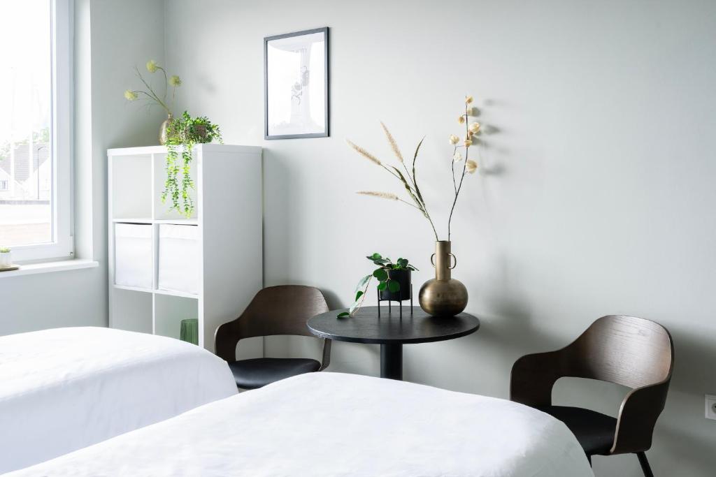 Trendy Room w Free Parking & Private Bathroom 7