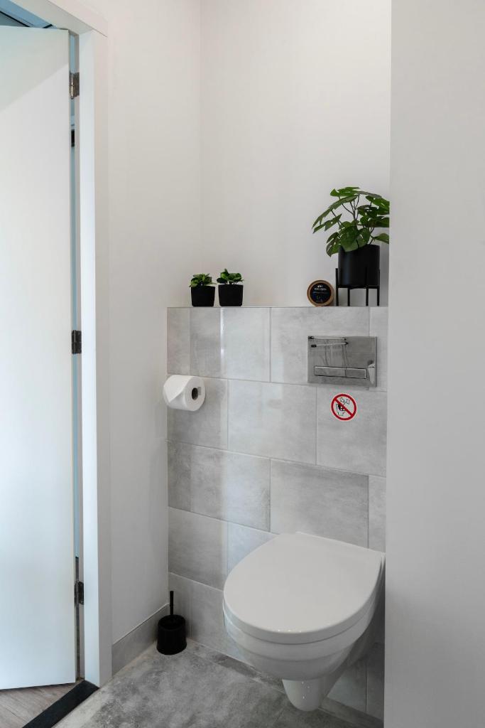 Trendy Room w Free Parking & Private Bathroom 8