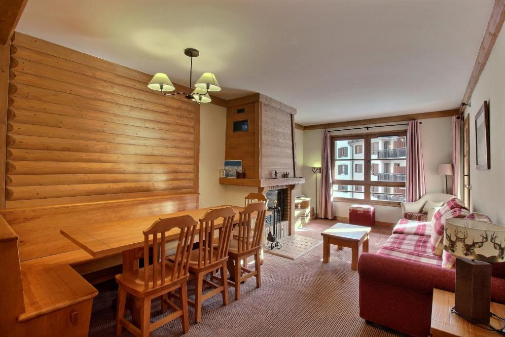 Photo de la galerie de l'établissement ARC 1950, Appartement 3 chambres Duplex Cheminée, 8 personnes, à Arc 1950