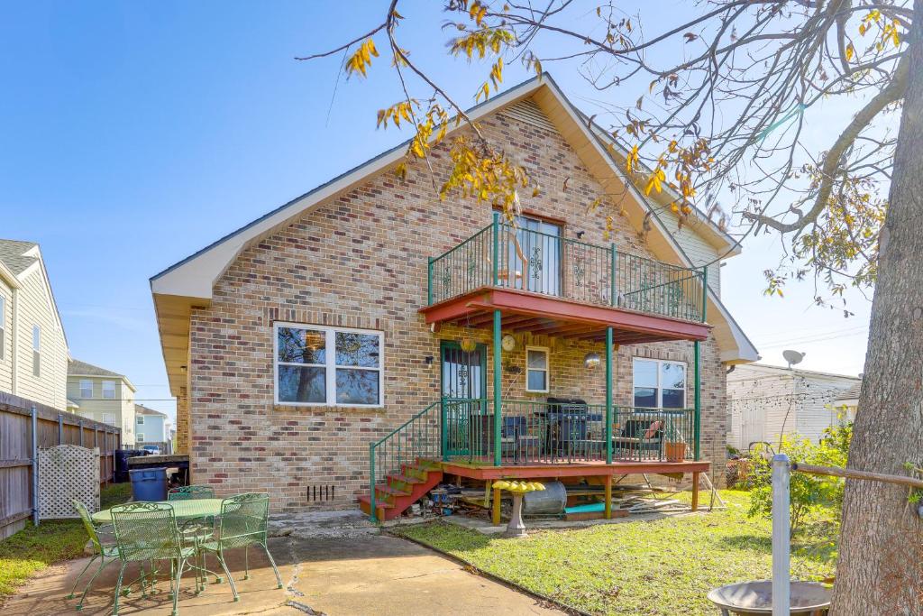 5 Mi to French Quarter: Central NOLA Home w/ Decks 6