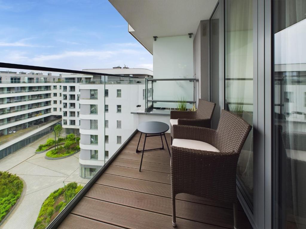 Stylowy Apartament w Centrum Gdyni 900 m od Plaży by Noclegi Renters 5