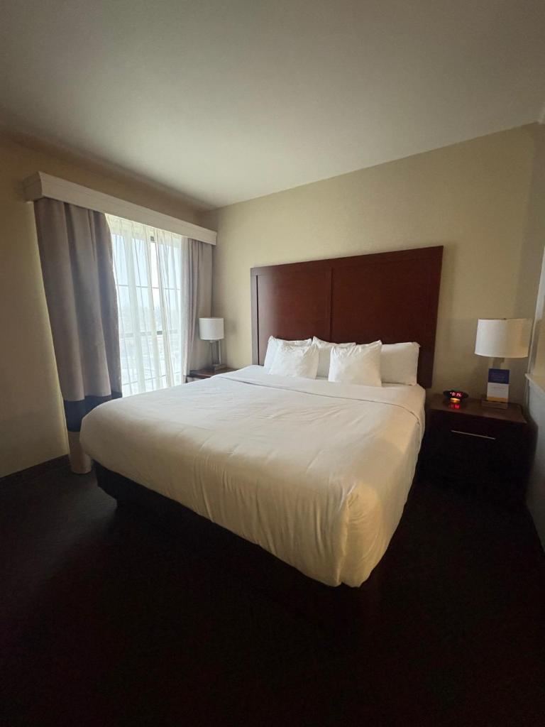 Comfort Suites Near Denver Downtown Image