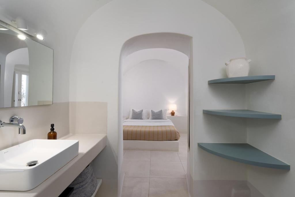 Kalyva Cycladic house - Oia Santorini 7