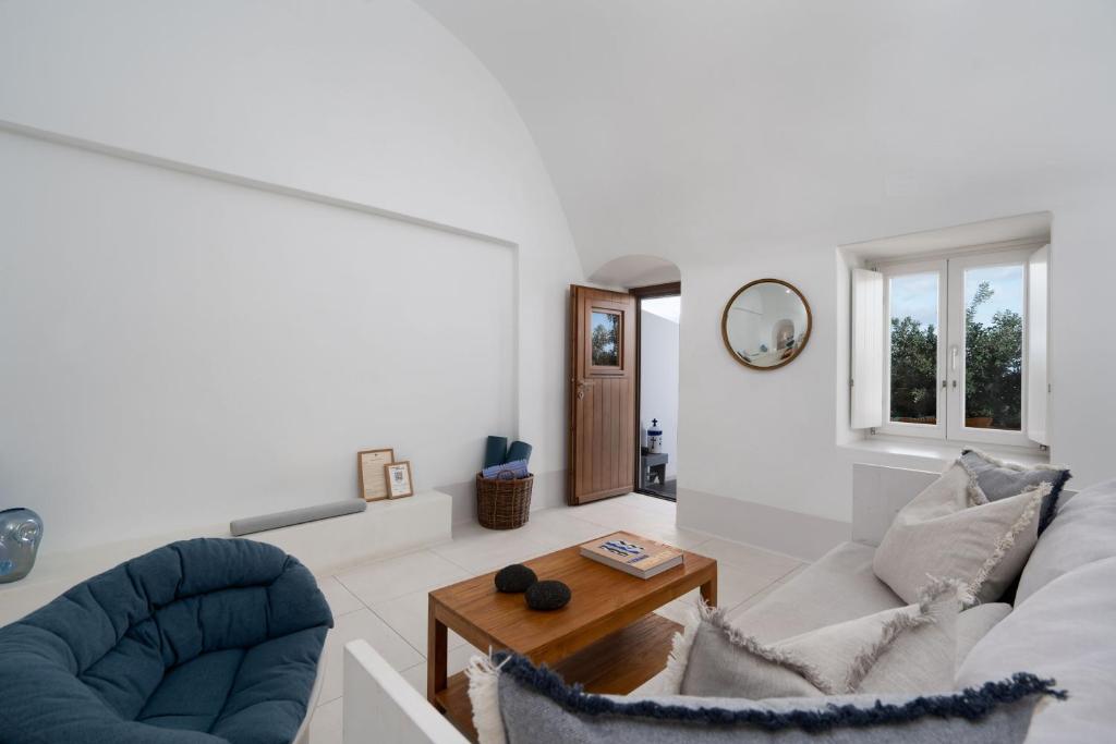 Kalyva Cycladic house - Oia Santorini 6