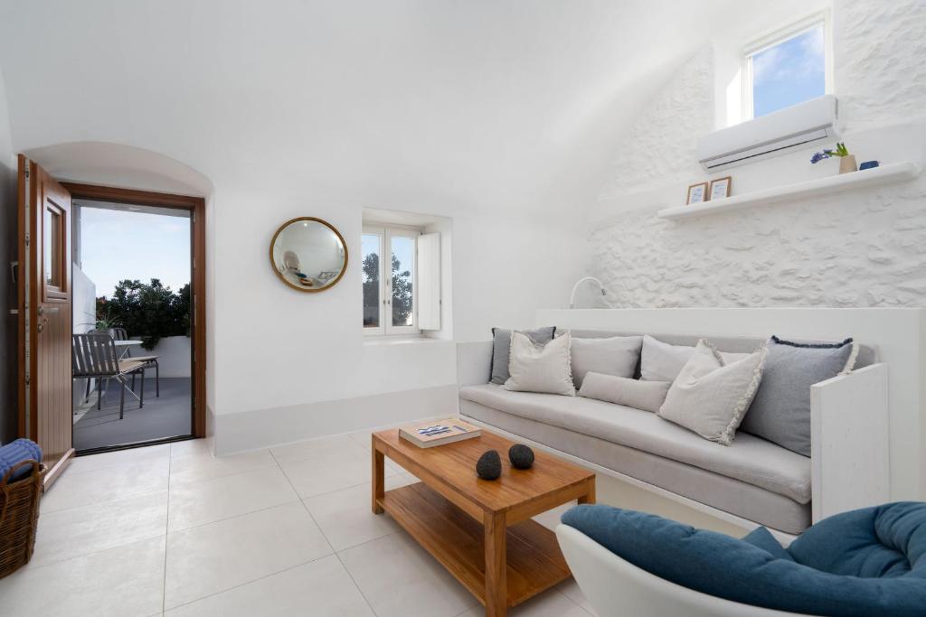 Kalyva Cycladic house - Oia Santorini 7