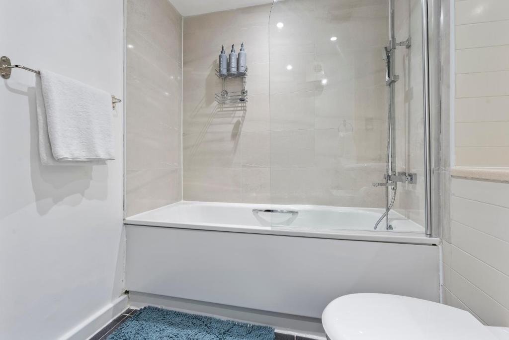 Birmingham City Centre 2BR apartment & Free Netflix 7
