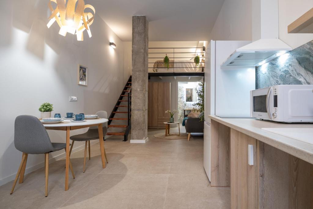 RM1 - Loft Valencia cómodos estudios dúplex cerca a la Avenida del Puerto 3