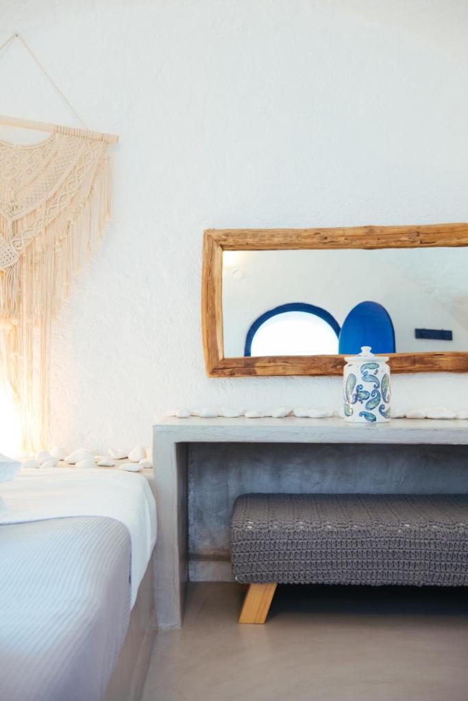 Blu Bianco Cave House 2
