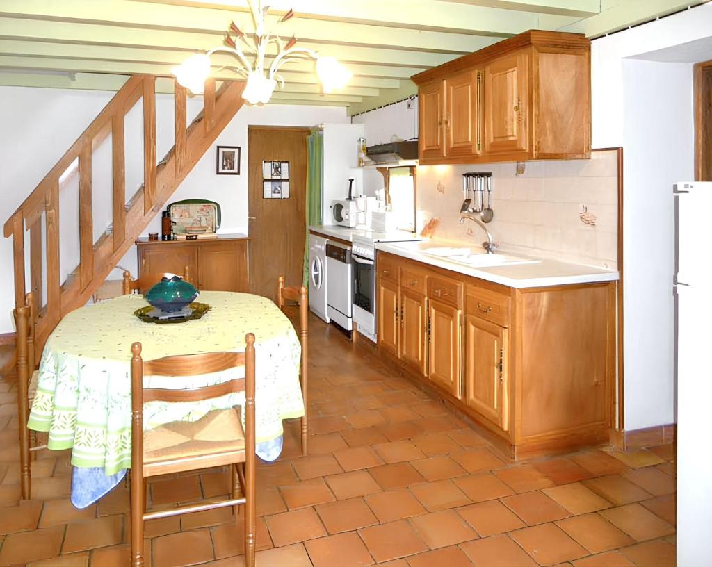 Charmante maison de campagne avec jardin et barbecue 8