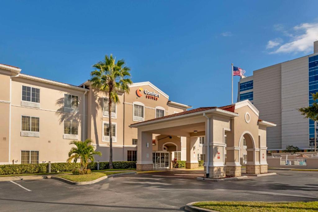 Comfort Suites Downtown Image