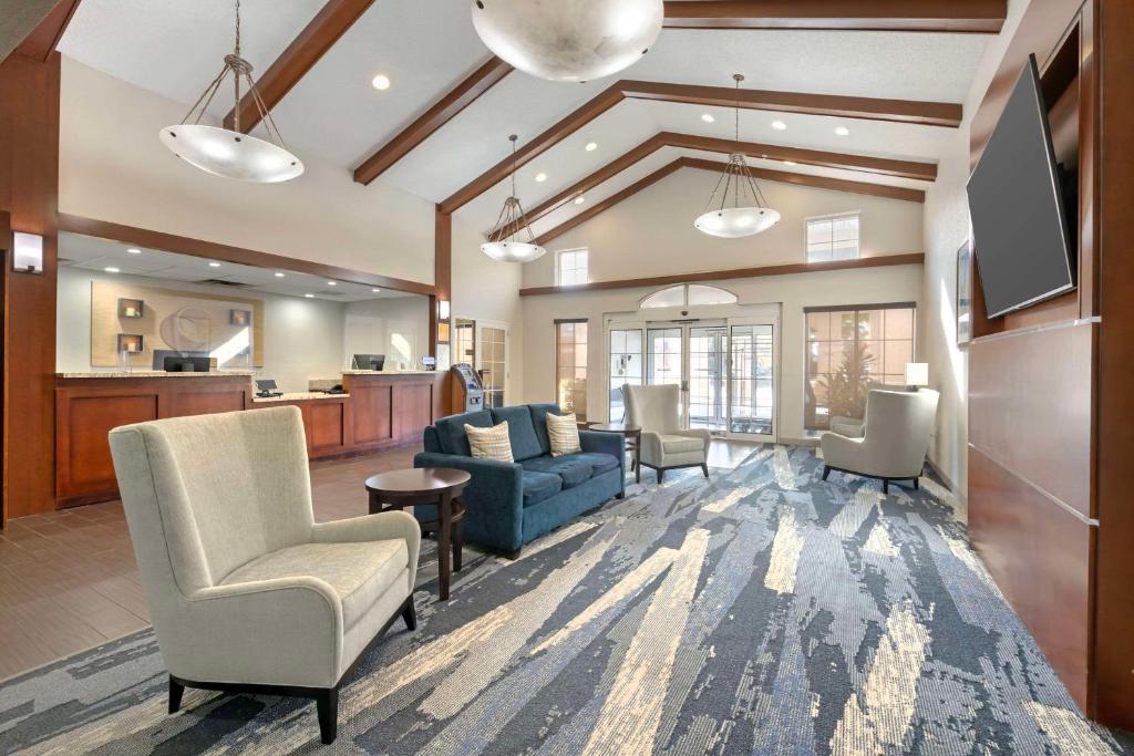 Comfort Suites Downtown Image