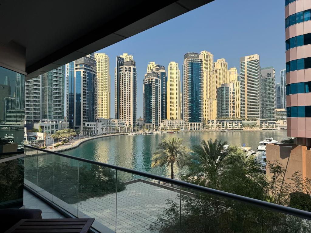 Stylish Marina View Apartment