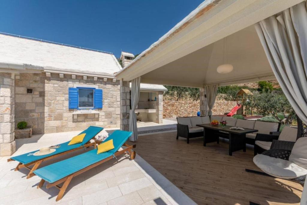 Charming Villa with Pool