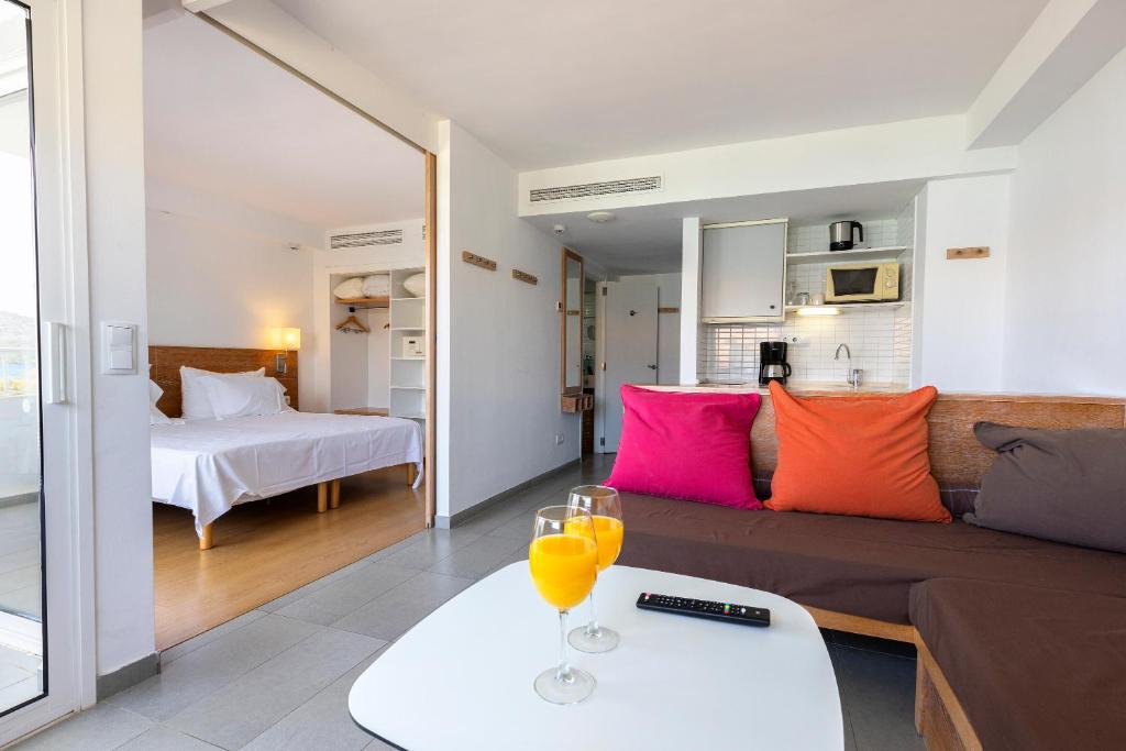 Hipotels Apartamentos Cala Bona 8