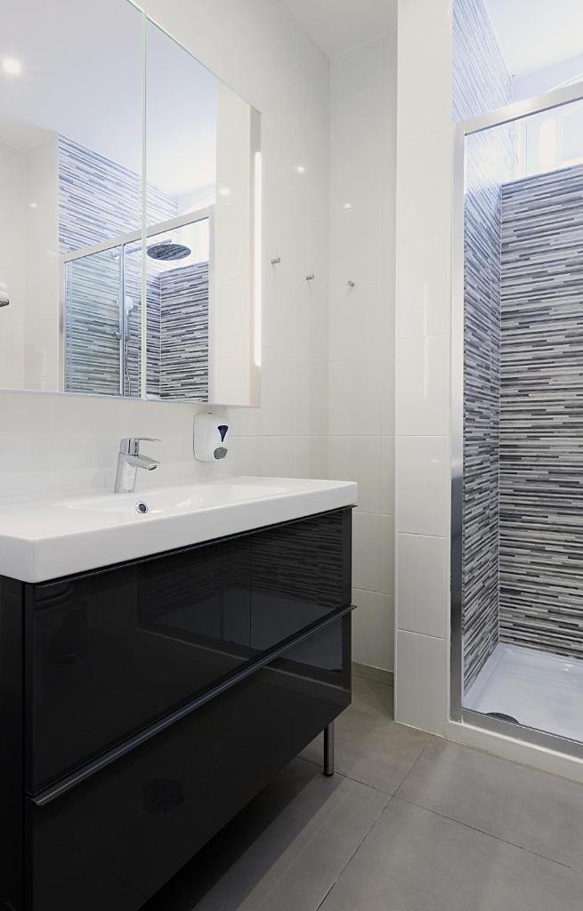 Riversuites Apartments 8