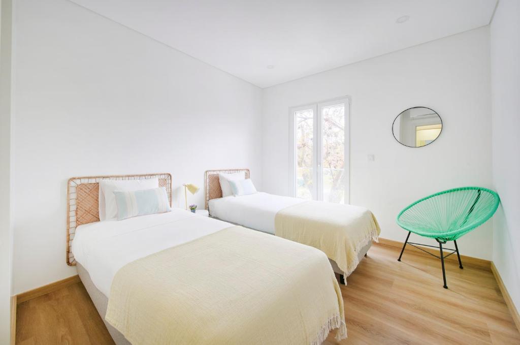 Beachside Modern Flat with AC, By TimeCooler 4