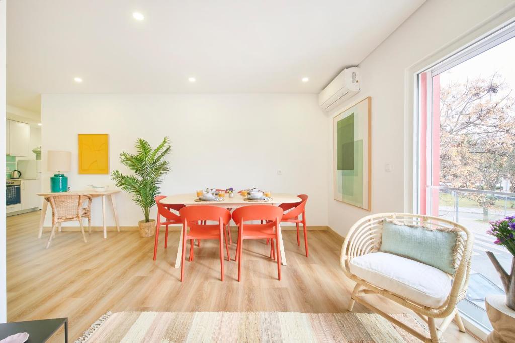 Beachside Modern Flat with AC, By TimeCooler 8