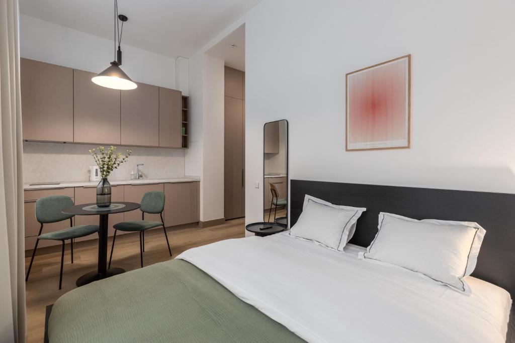 M4 City Centre Studio Apartments - 5 min to Old Town 1