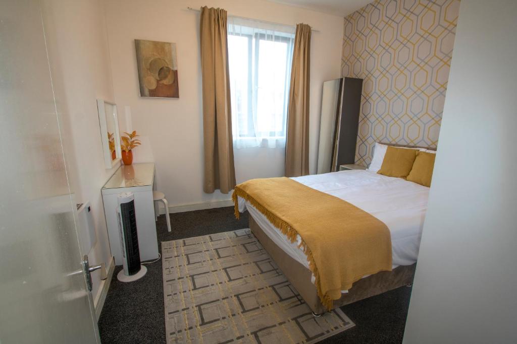 Ideal for groups - Lovely 2 Bedroom Apartment - Free Parking, Transit links, Close to Stadiums 2