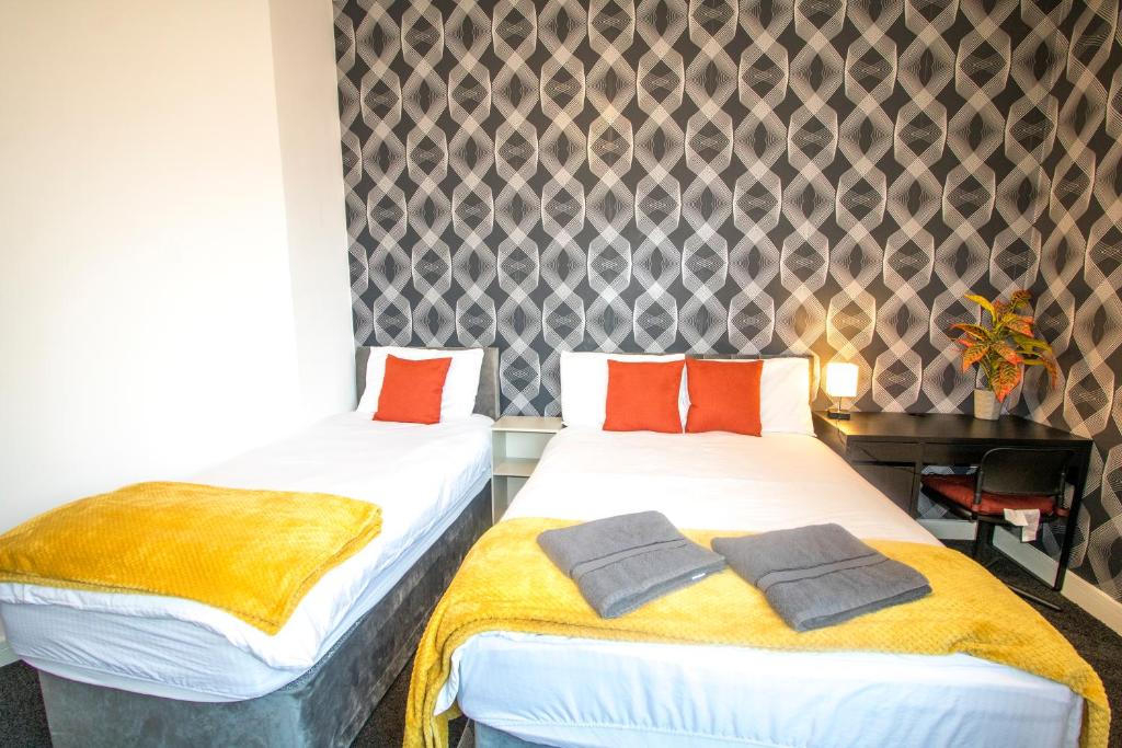 Ideal for groups - Lovely 2 Bedroom Apartment - Free Parking, Transit links, Close to Stadiums 7