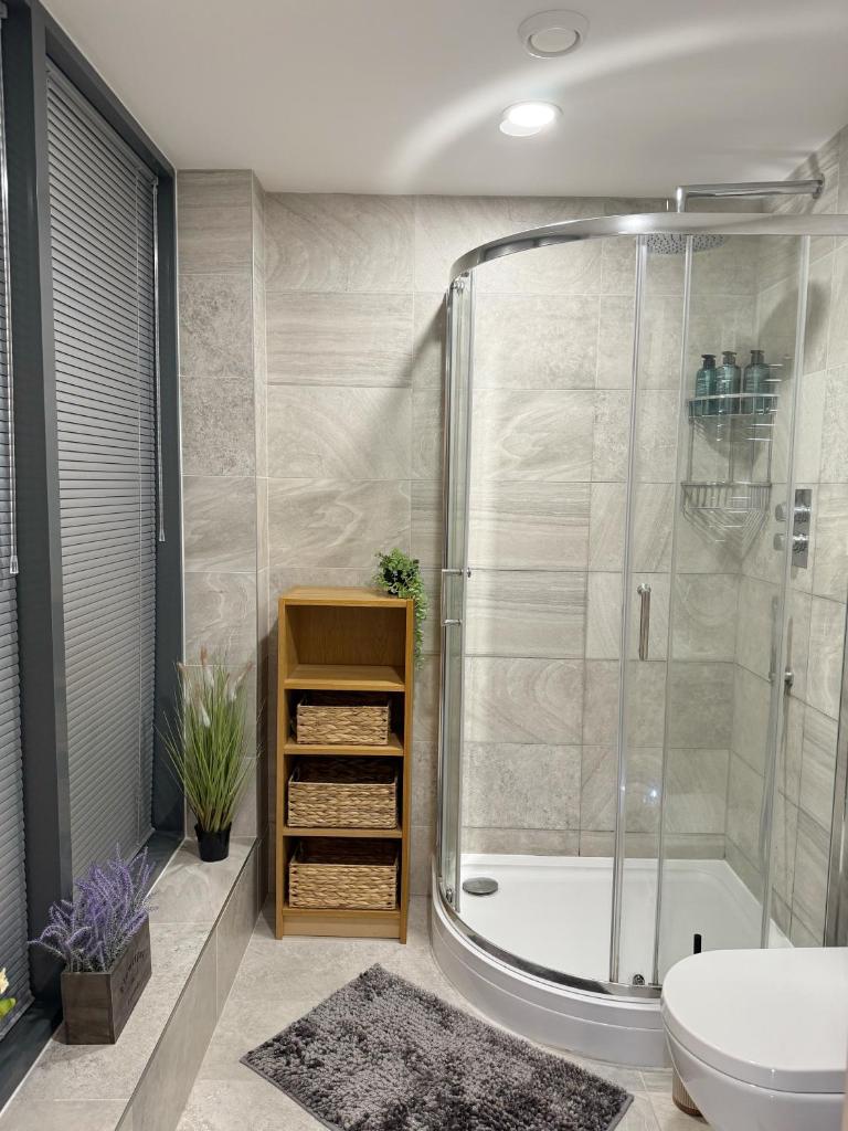 Luxury Penthouse with Private Hot Tub Overlooking Leeds City Centre 6