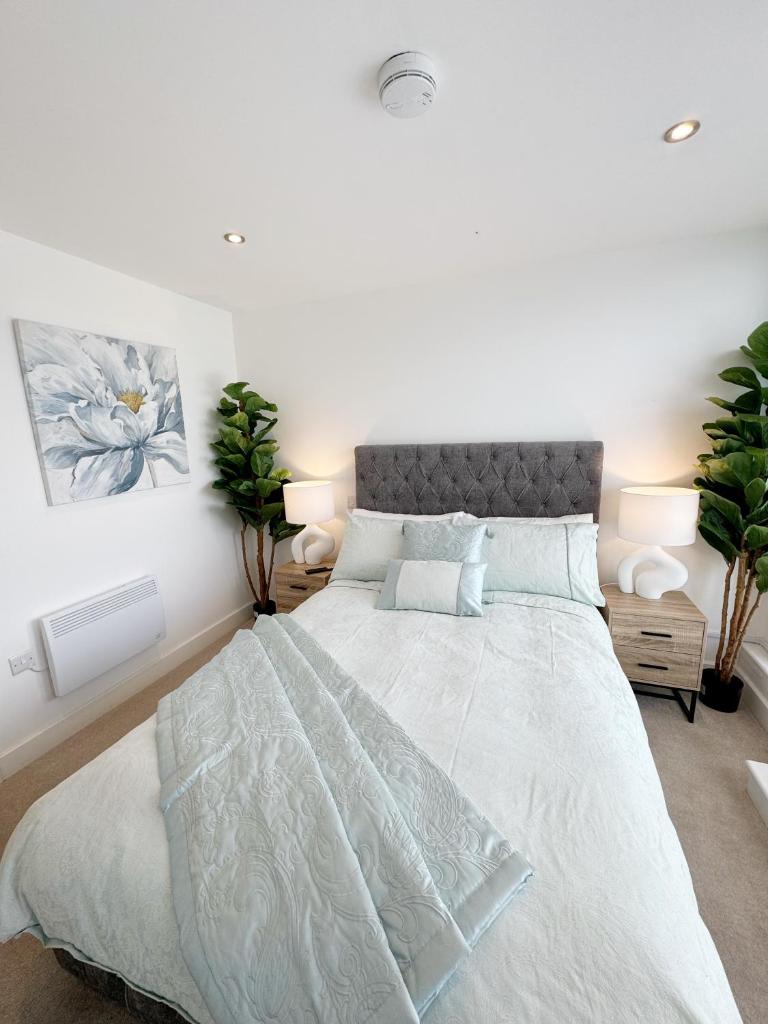 Luxury Penthouse with Private Hot Tub Overlooking Leeds City Centre 3
