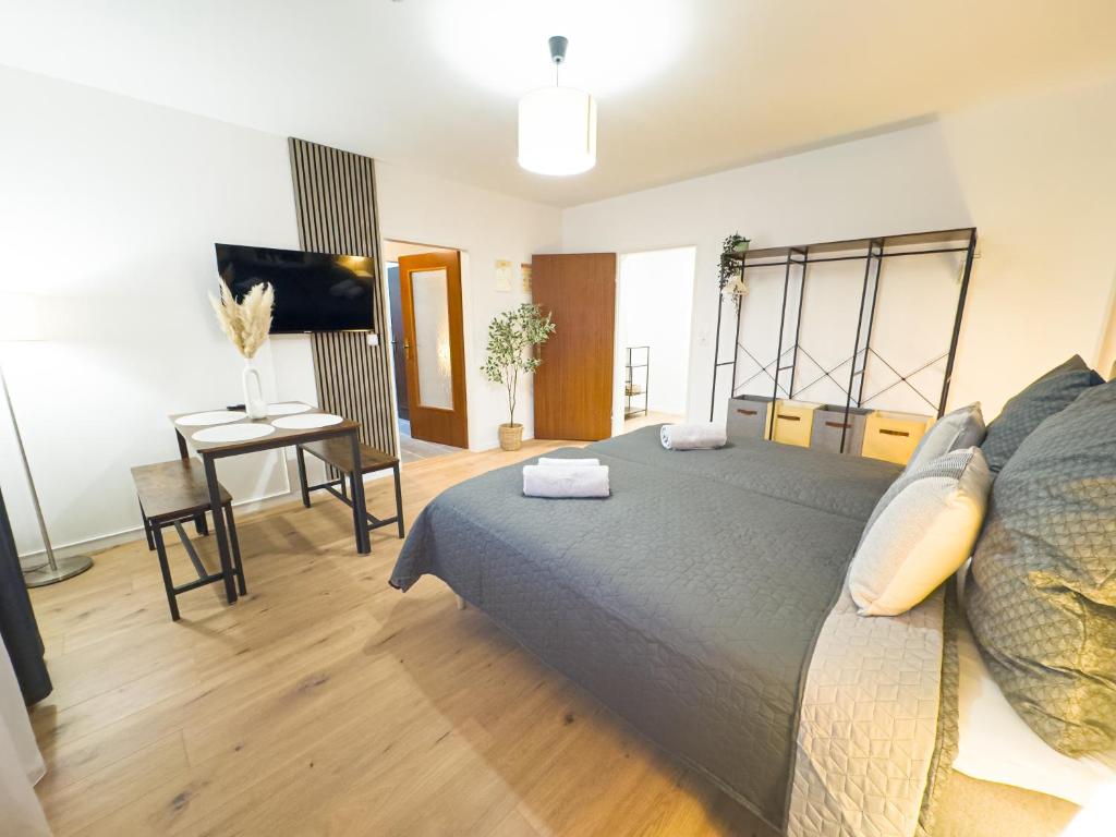 MOIN Apartments - Privater Parkplatz & Balkon, WiFi und TV 6
