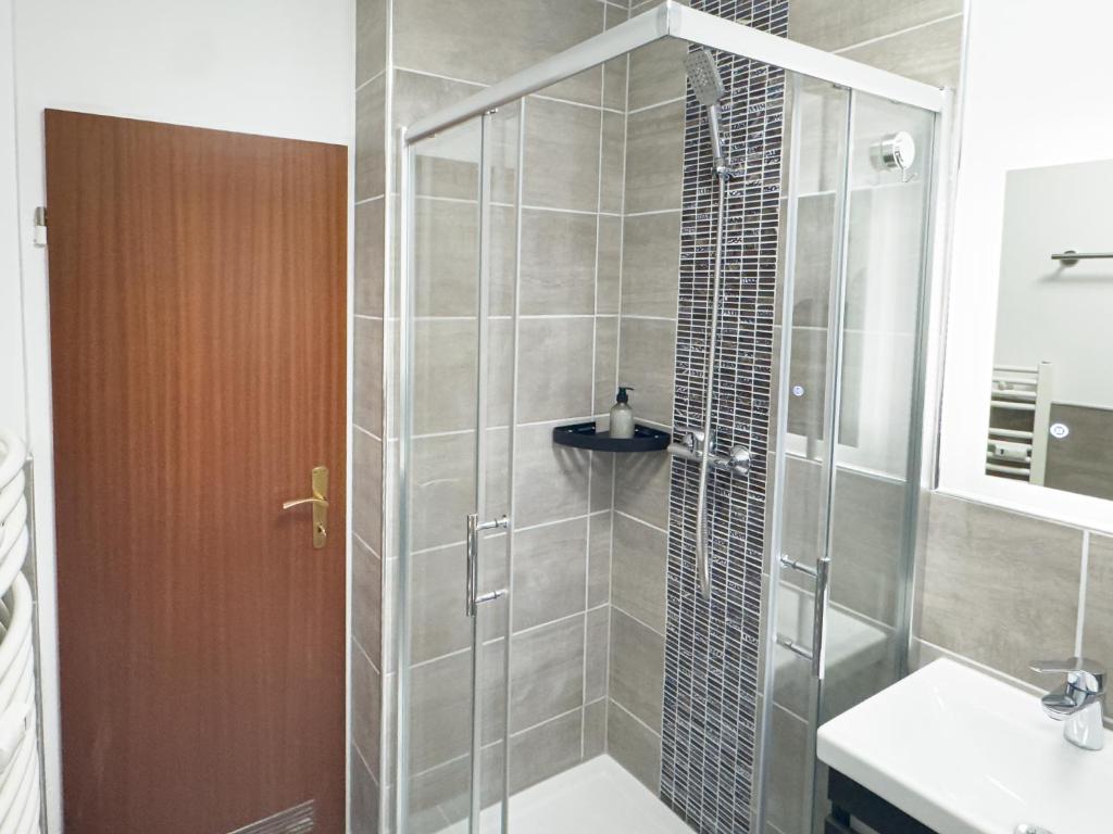 MOIN Apartments - Privater Parkplatz & Balkon, WiFi und TV 5
