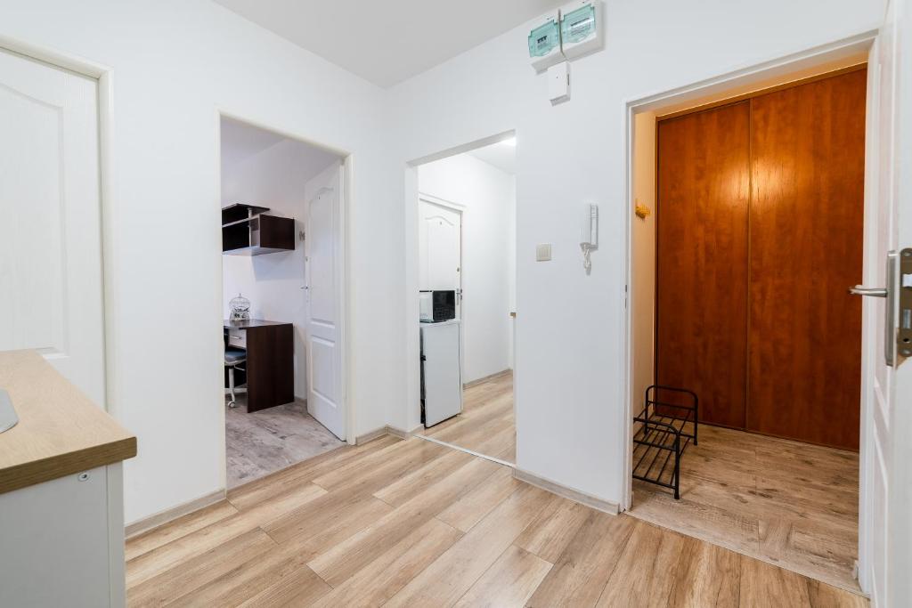 Grunwald Spacious Apartment by BookingHost 4