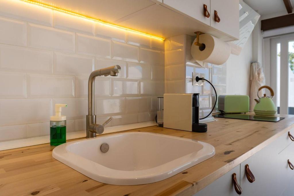 Chic Beach House 2 in Benalmadena by El Trocader 3