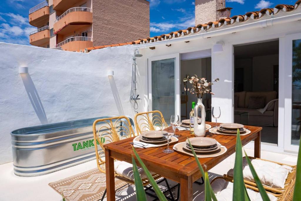 Chic Beach House 2 in Benalmadena by El Trocader 4