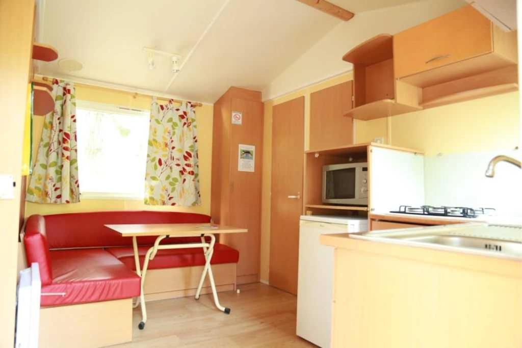 Photo de la galerie de l'établissement Camping 4 étoiles - Piscine - ccaffbg, à Villeneuve-lès-Béziers