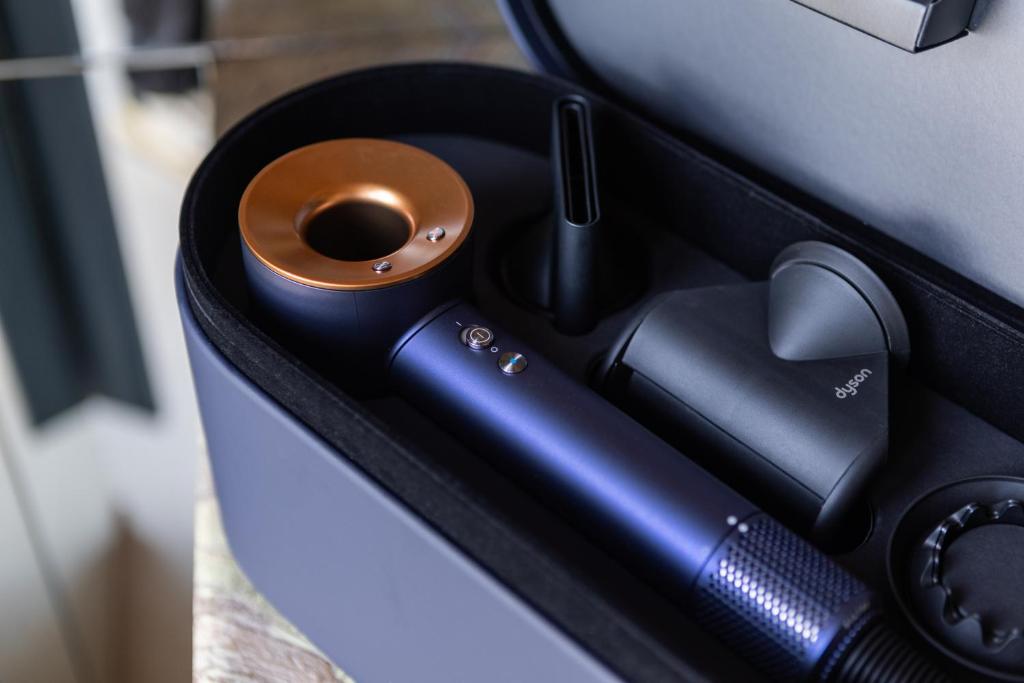 un siège à l'arrière d'une voiture dans l'établissement Hidden Dalla Gioconda, à Gabicce Mare