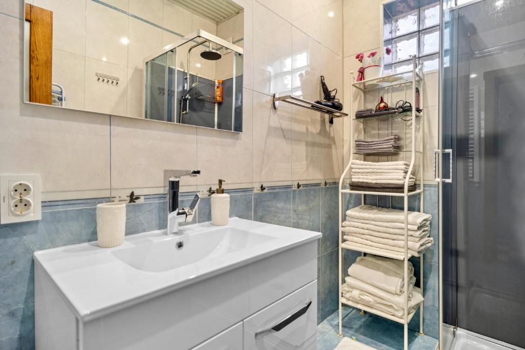 High-end 3BR Apartment - Private Garden, Terrace & BBQ 3