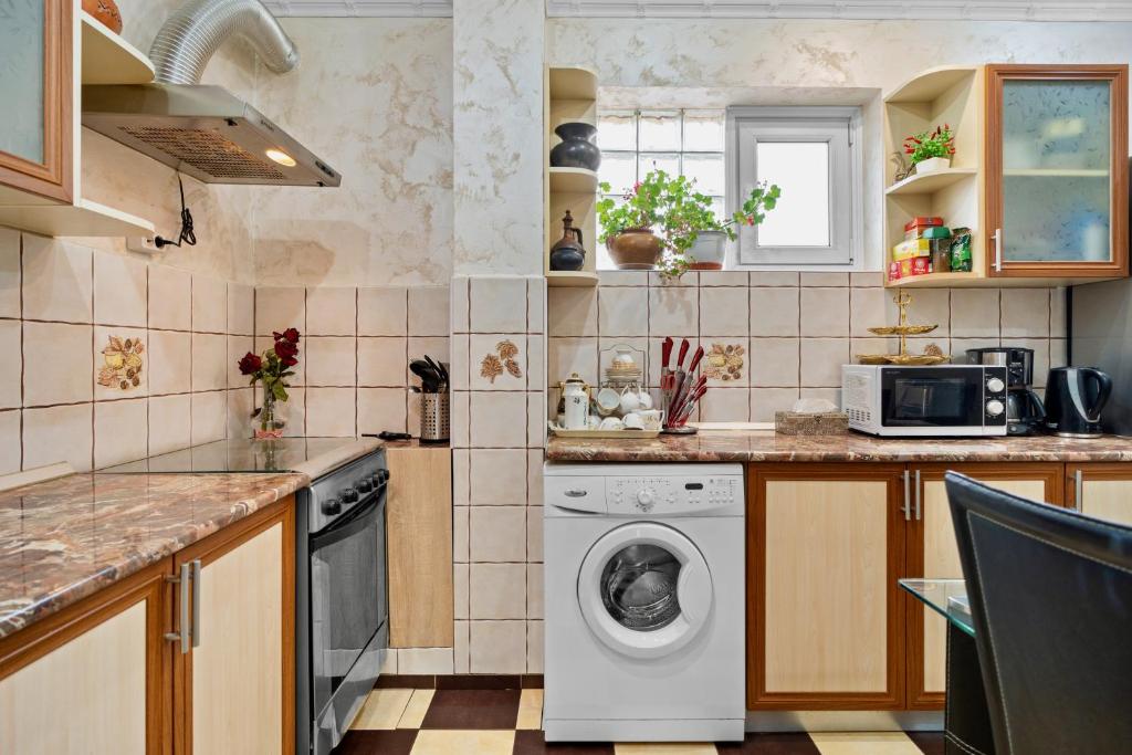 High-end 3BR Apartment - Private Garden, Terrace & BBQ 4