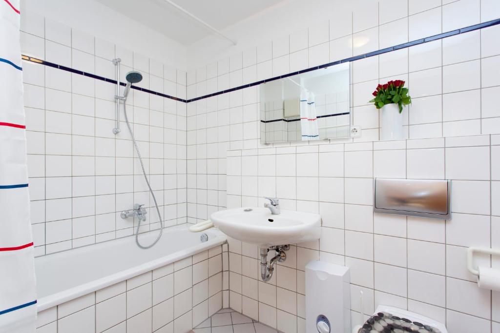 The Danziger, 2 unique roof top units in PrenzlauerBerg, group & family friendly, from 2 up to 7 Guests 3