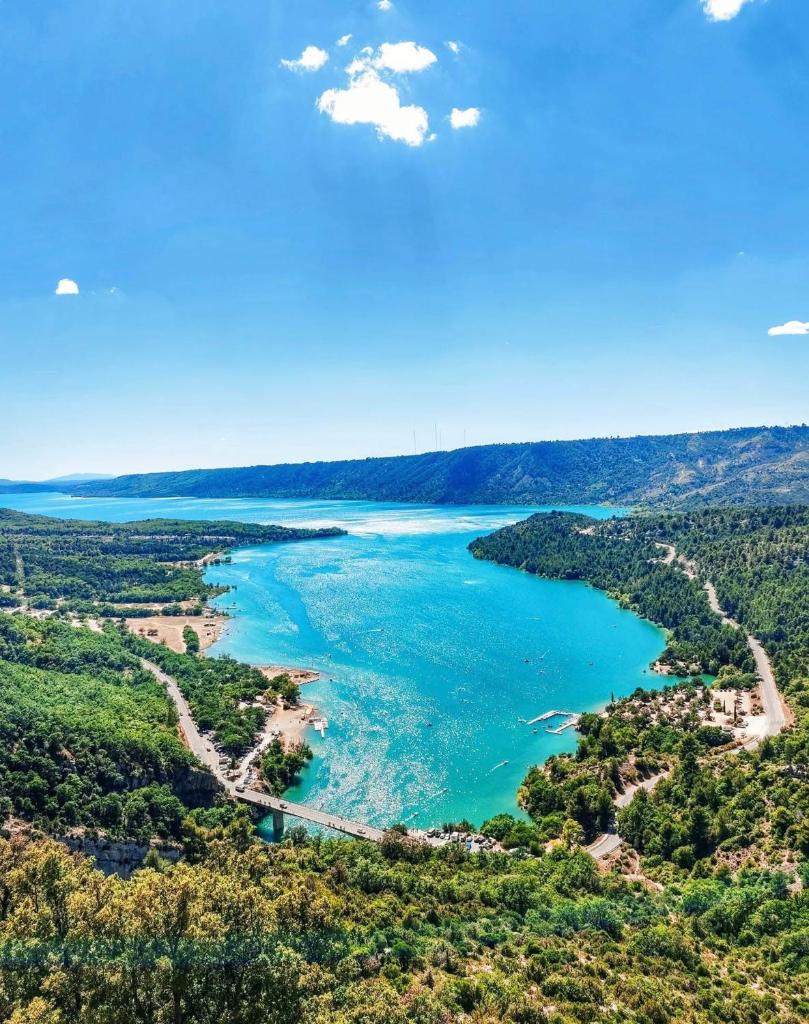Photo de la galerie de l'établissement Mobil home confortable Gorges du Verdon, à Sainte-Croix-de-Verdon