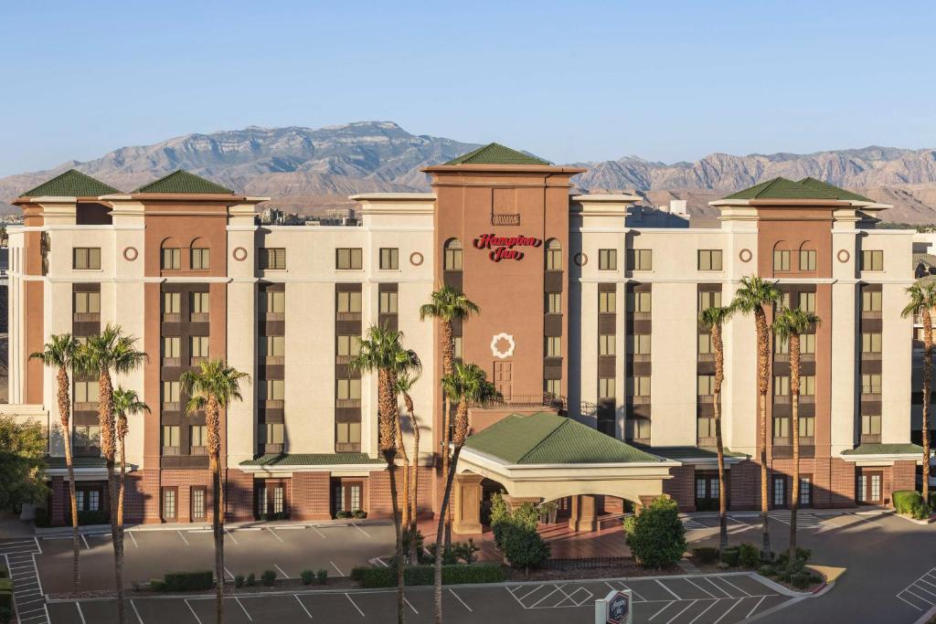 Hampton Inn Tropicana Image
