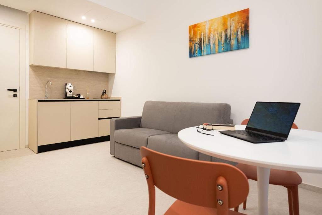 Nora's Suites 8