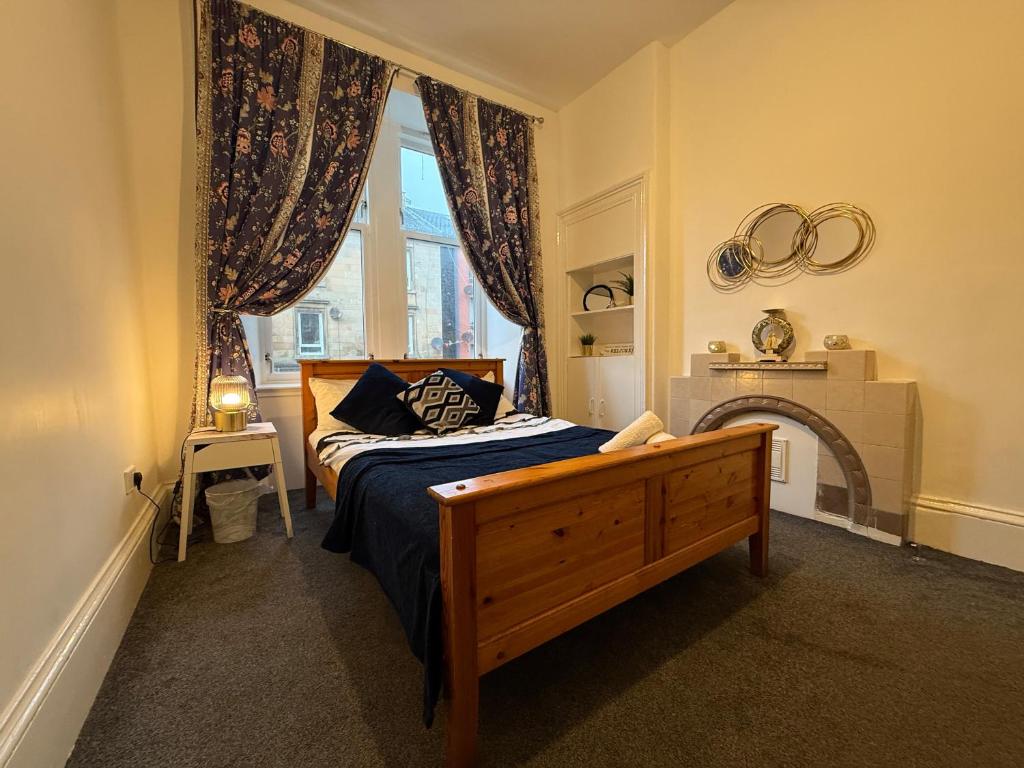 2 Bed Flat - Street Parking 2