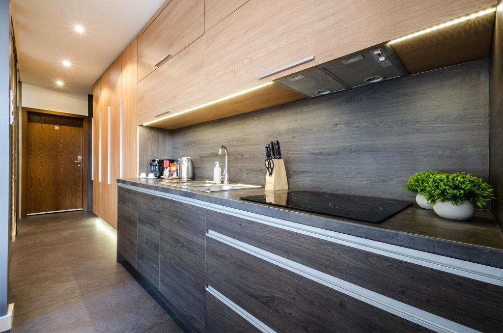 LupoApartments z Klimatyzacją do wyboru z Jacuzzi Pole Dance Parking Dostęp na Kod 5