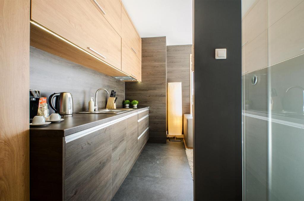 LupoApartments z Klimatyzacją do wyboru z Jacuzzi Pole Dance Parking Dostęp na Kod 4