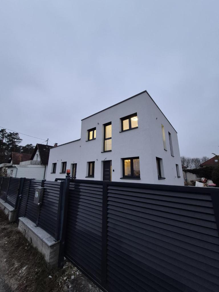 Neubauwohnung mit 80 m2 Terrasse, 8 Minuten von Linz entfernt 1