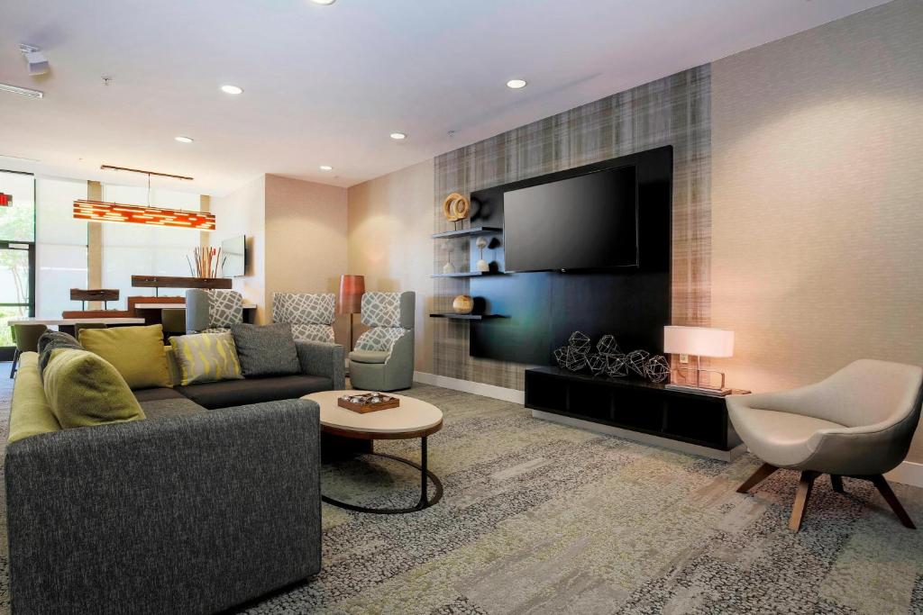 Courtyard by Marriott Dallas Arlington South Image