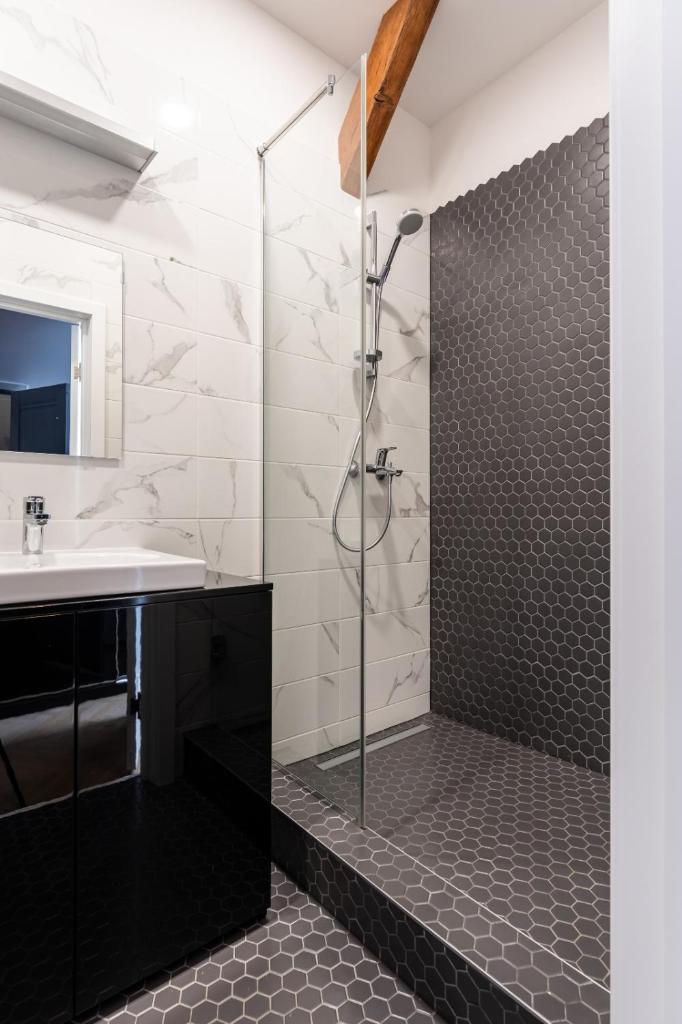 Modern Apartment in Riga Prestigious Quiet Center 8