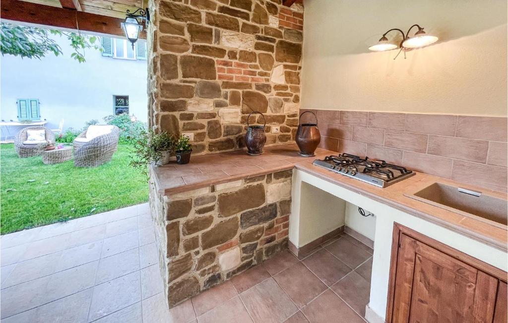 Gorgeous Home In Palazzetto Nese 7